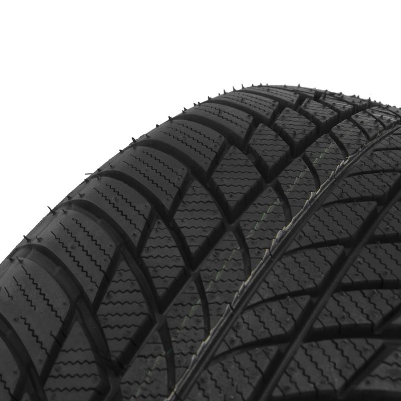 Bridgestone  BLIZZAK LM001 225/40 R18