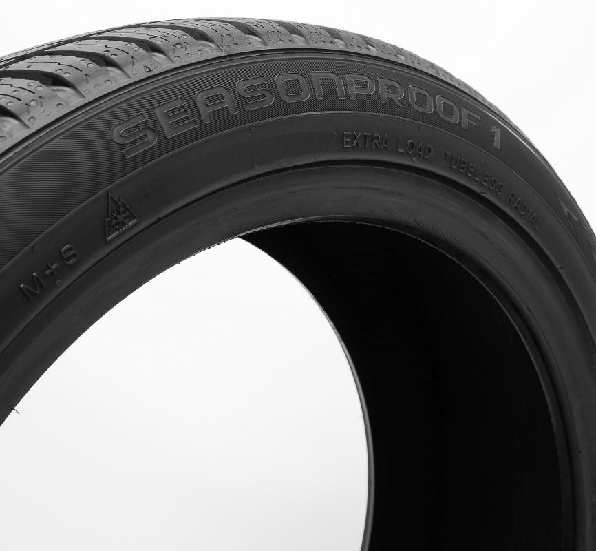 Nokian  SEASONPROOF 1 235/65 R17